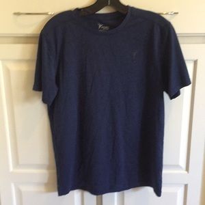 Men’s medium old navy active wear tee shirt.